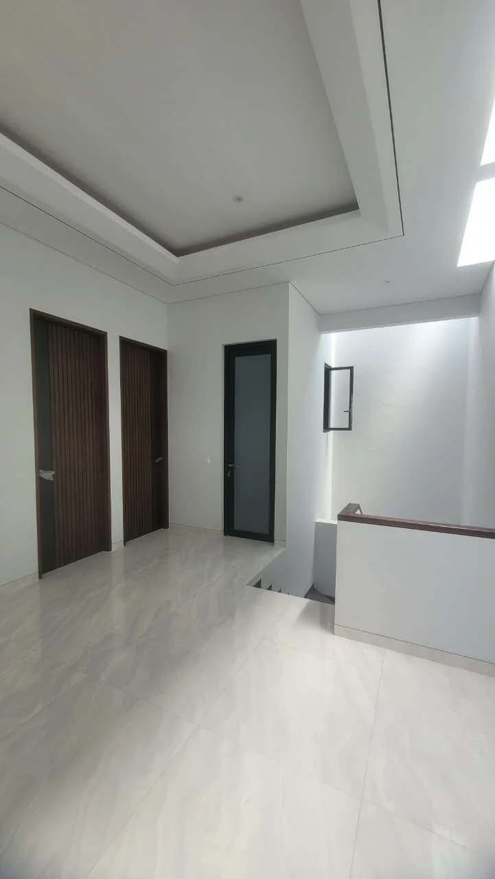 Jual Rumah Baru di Manyar Indah Mewah 2 Lantai Lokasi Strategis Surabaya Timur - Thumbnail 4