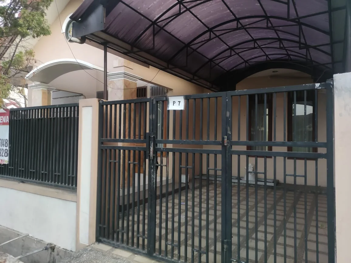 Disewakan Rumah Nyaman dan Strategis di Griya Babatan Mukti Surabaya Barat - Thumbnail 4