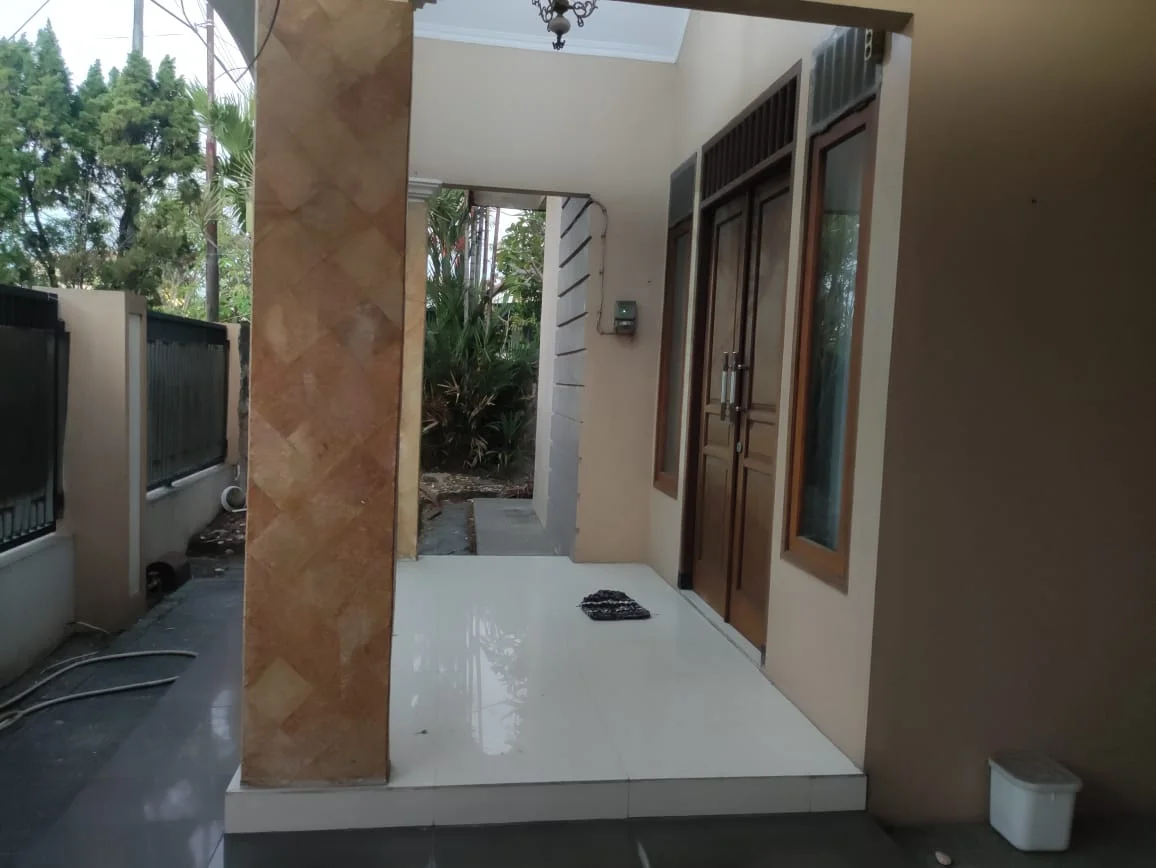 Disewakan Rumah Nyaman dan Strategis di Griya Babatan Mukti Surabaya Barat - Thumbnail 3