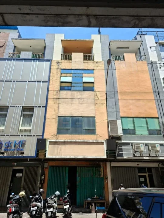 Dijual Ruko 4 Lantai Lokasi Strategis di Mayjend Sungkono Surabaya Barat - Image 1