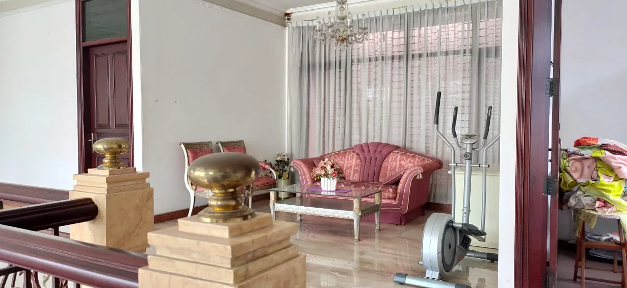 Dijual Rumah Mewah Full Furnished Posisi Hook di Seruni Surabaya Pusat - Thumbnail 4