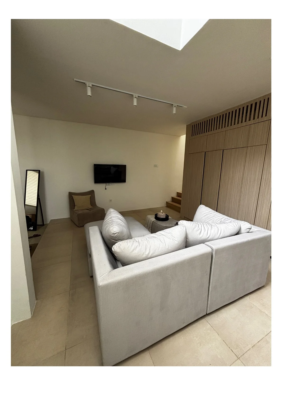 Dijual-Rumah-Mewah-Semi-Furnished-di-Greenwood-Citraland-Surabaya-Barat