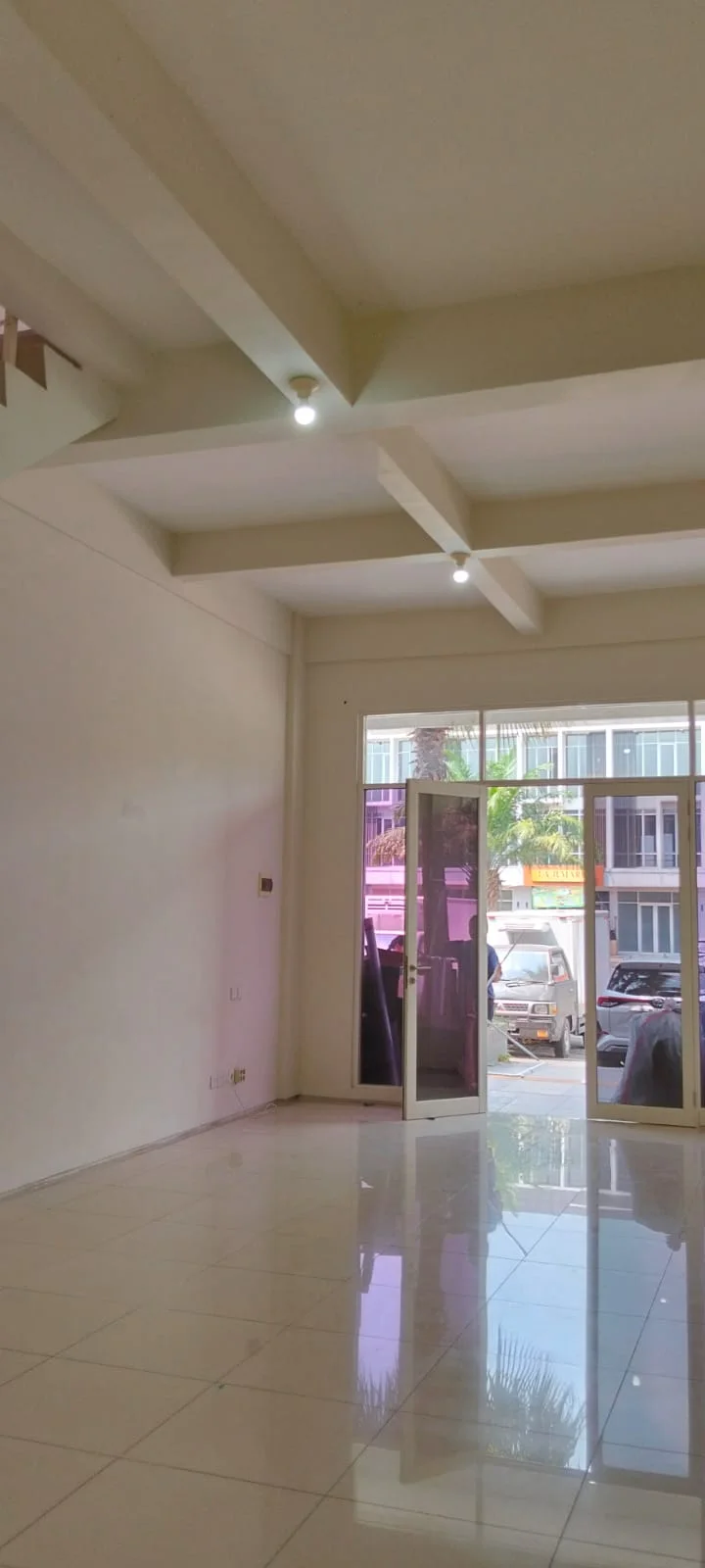 Disewakan Ruko Komersial 3 Lantai Lokasi Strategis di Northwest Boulevard Citraland Utara Surabaya Barat - Image 1