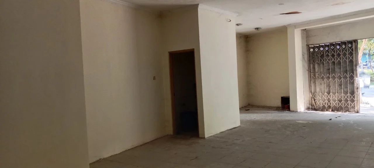 Disewakan Ruko Lokasi Strategis di Mayjend Sungkono Surabaya Barat - Thumbnail 3