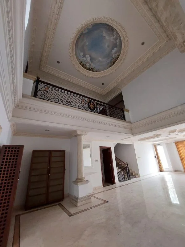 Dijual Rumah Mewah Model Classic di Selat Golf Citraland Surabaya Barat - Thumbnail 2