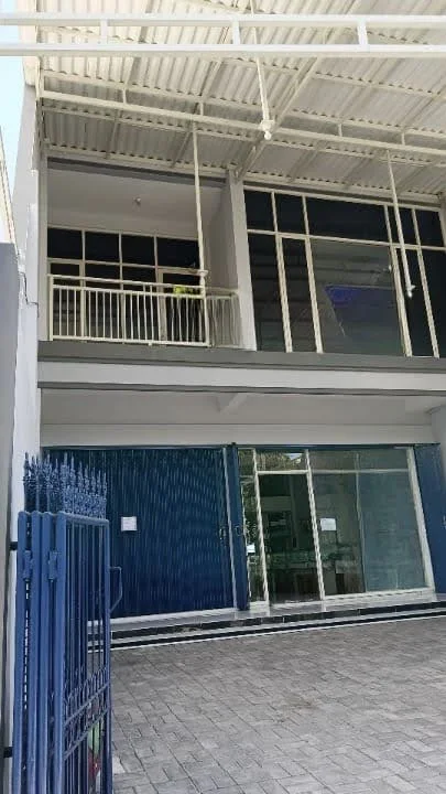 Disewakan Ruko Strategis di Raya Wiyung , Surabaya Barat - Image 1