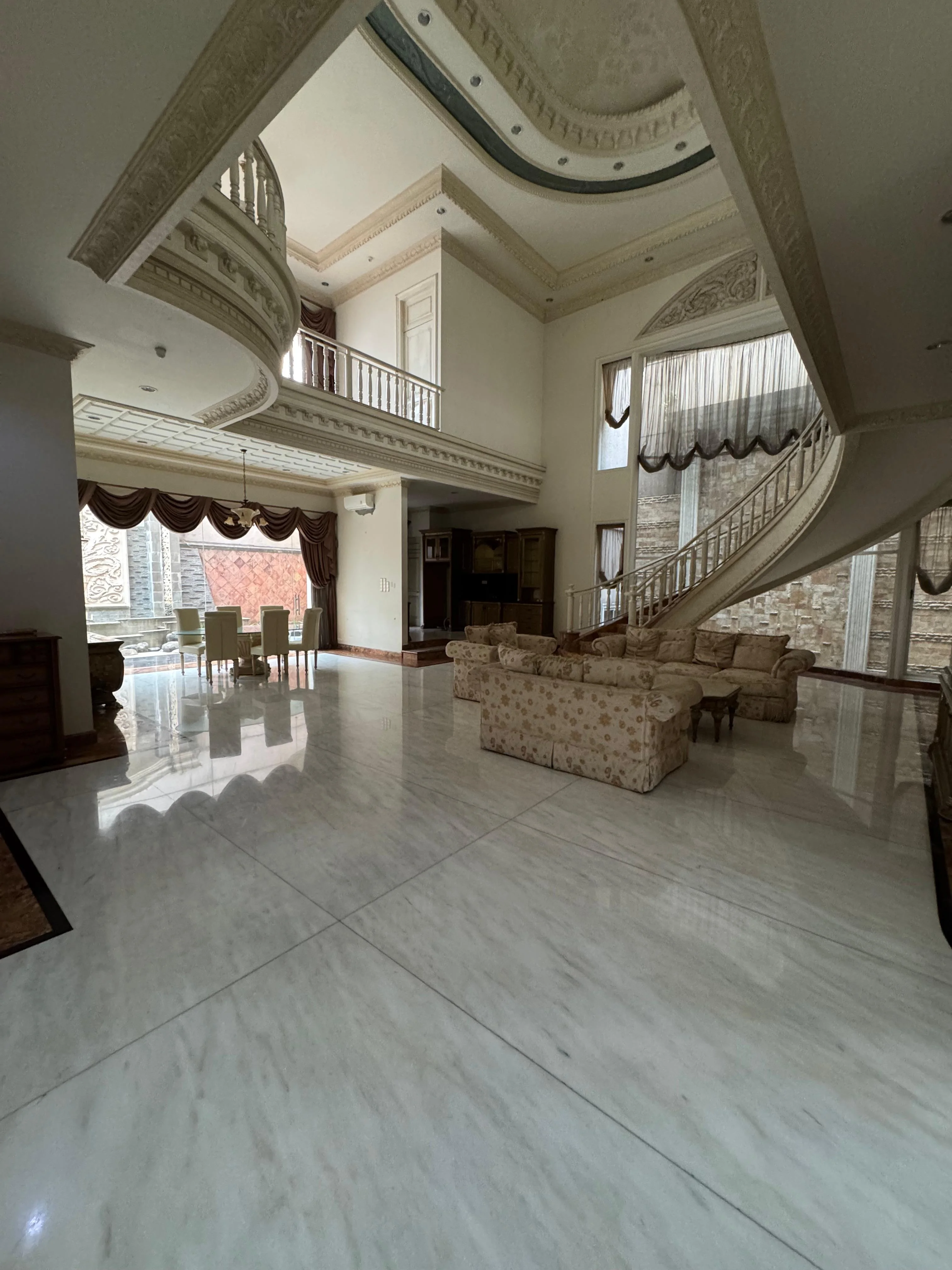 Disewakan Rumah Mewah Full Furnish di Vila Bukit Regency, Surabaya Barat - Thumbnail 3