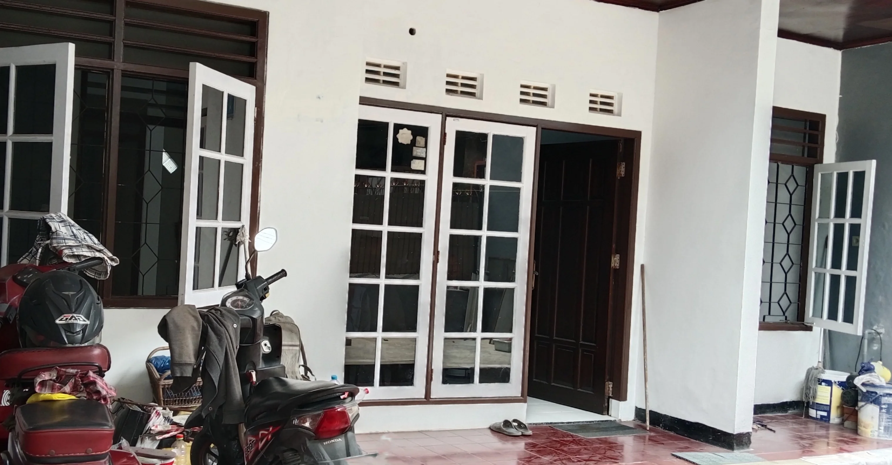 Disewakan-Rumah-Strategis-Siap-Huni-di-Gayung-Sari-Surabaya-Selatan