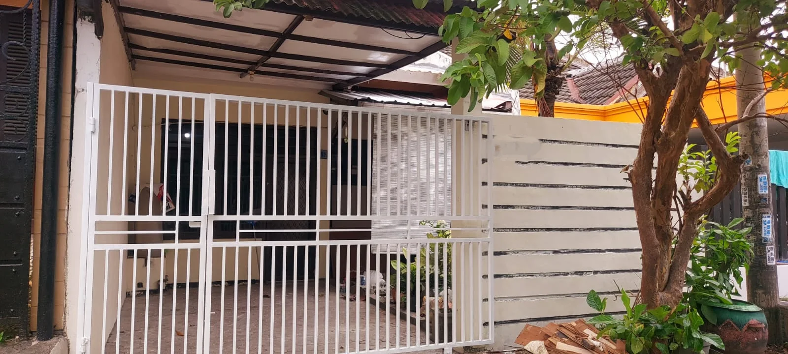 Dijual-Rumah-2-Lantai-Strategis-di-Gayung-Sari-Surabaya-Selatan