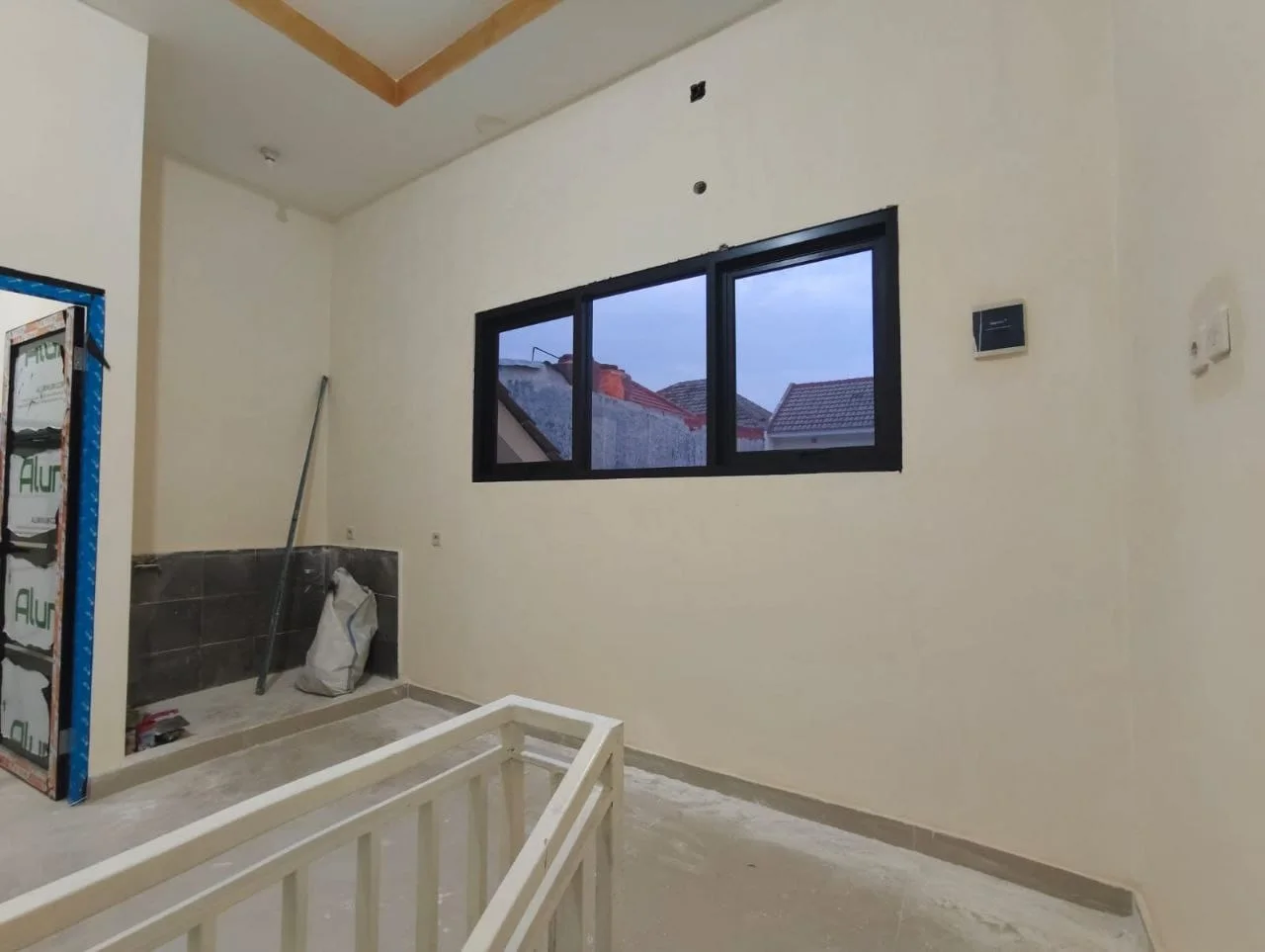 Jual Rumah 2 Lantai Siap Huni di Perum Jambangan Indah Lokasi Strategis Surabaya Selatan - Thumbnail 3