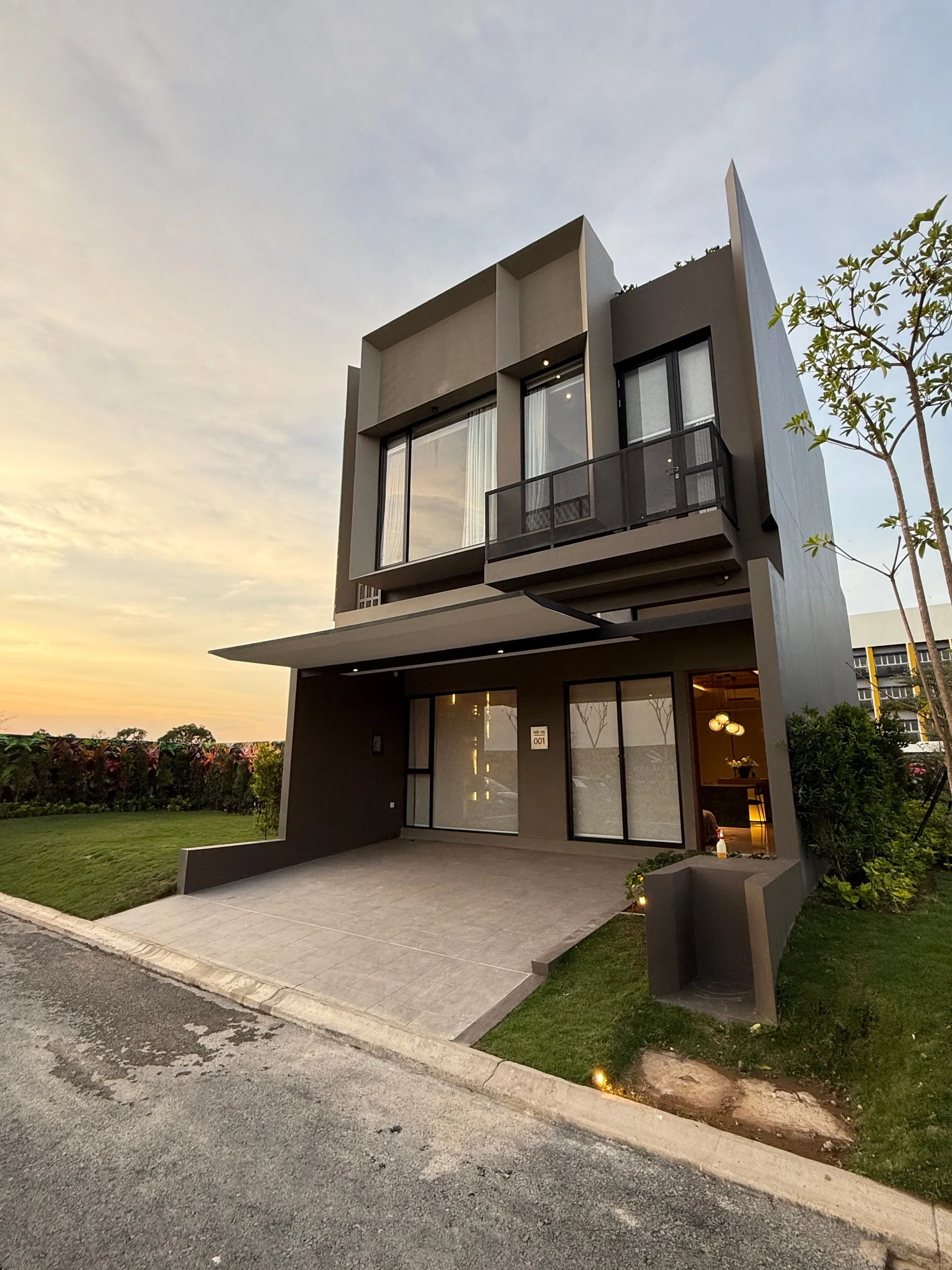 Dijual-Rumah-Baru-Dekat-Area-Komersial-di-Northwest-Garden-Citraland-Surabaya-Barat