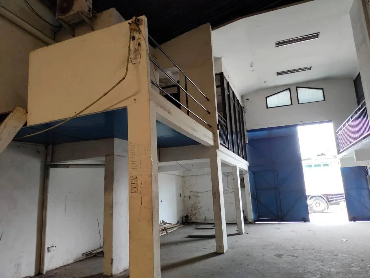 Sewa Gudang Siap Pakai Murah Strategis Dengan Harga 160JT/Tahun Boleh Nego di Margomulyo Permai Surabaya Barat - Thumbnail 2