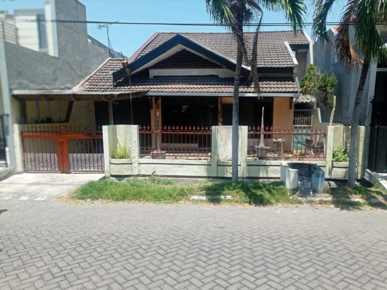 Dijual-Cepat-Rumah-Lokasi-Strategis-di-Bendul-Merisi-Surabaya-Selatan