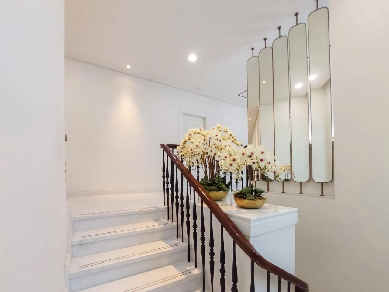 Jual Rumah Mewah Siap Huni Murah Strategis di Margorejo Indah, Surabaya Selatan - Thumbnail 4