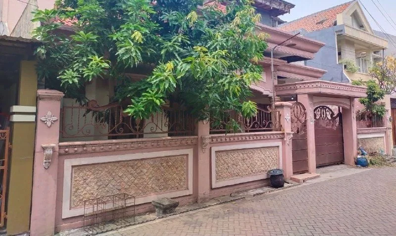 Dijual-Rumah-Strategis-Mewah-Classic-Style-di-Karah-Tama-Asri-Surabaya-Selatan