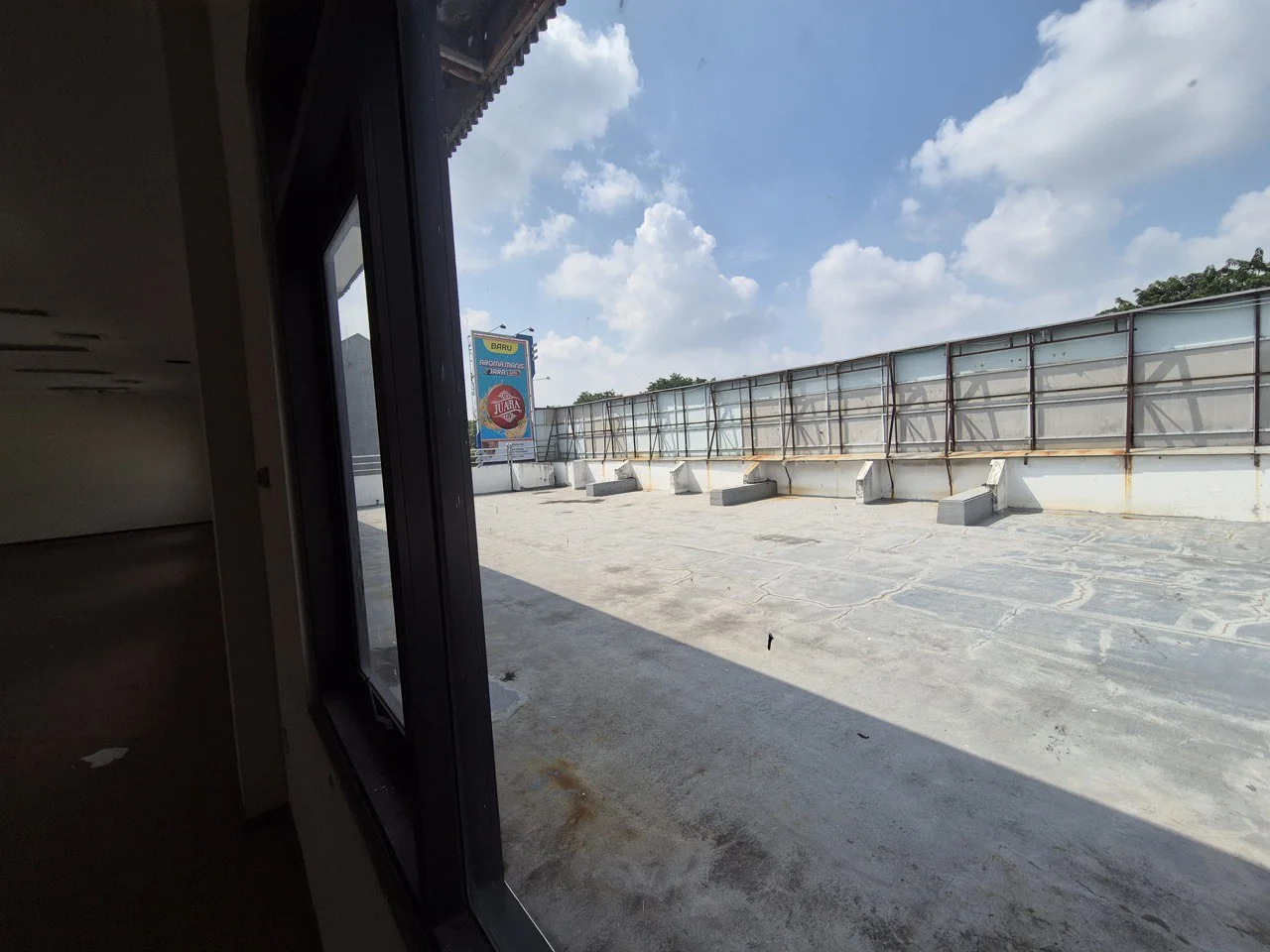 Disewakan Ruko Komersial Strategis di Jalan Raya Mayjend Sungkono Surabaya Barat - Thumbnail 2