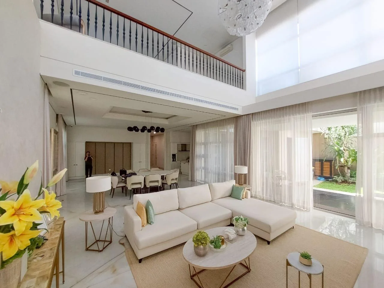 Dijual-Rumah-Mewah-2-Lantai-di-Margerejo-Surabaya-Selatan