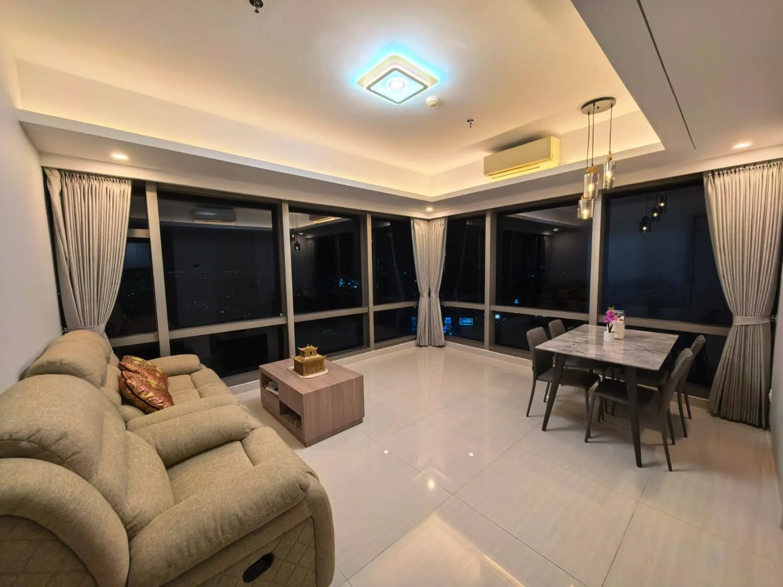 Dijual atau Disewakan Apartemen Mewah La Riz Mansion Pakuwon Surabaya Barat - Image 1