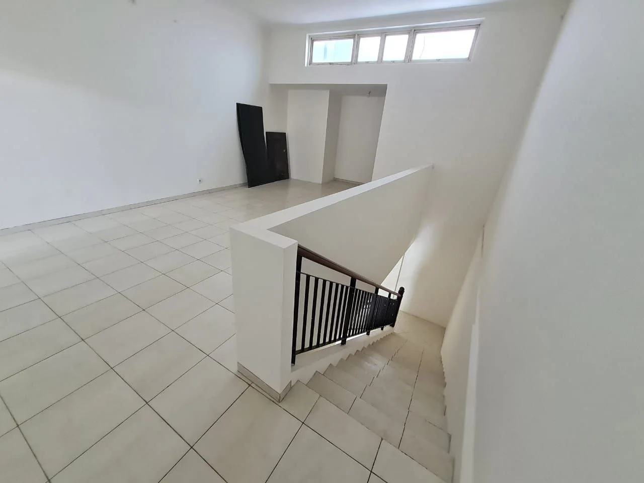 Dijual Ruko Kawasan Ramai Strategis di Wisata Bukit Mas Wilayah Surabaya Barat - Thumbnail 2