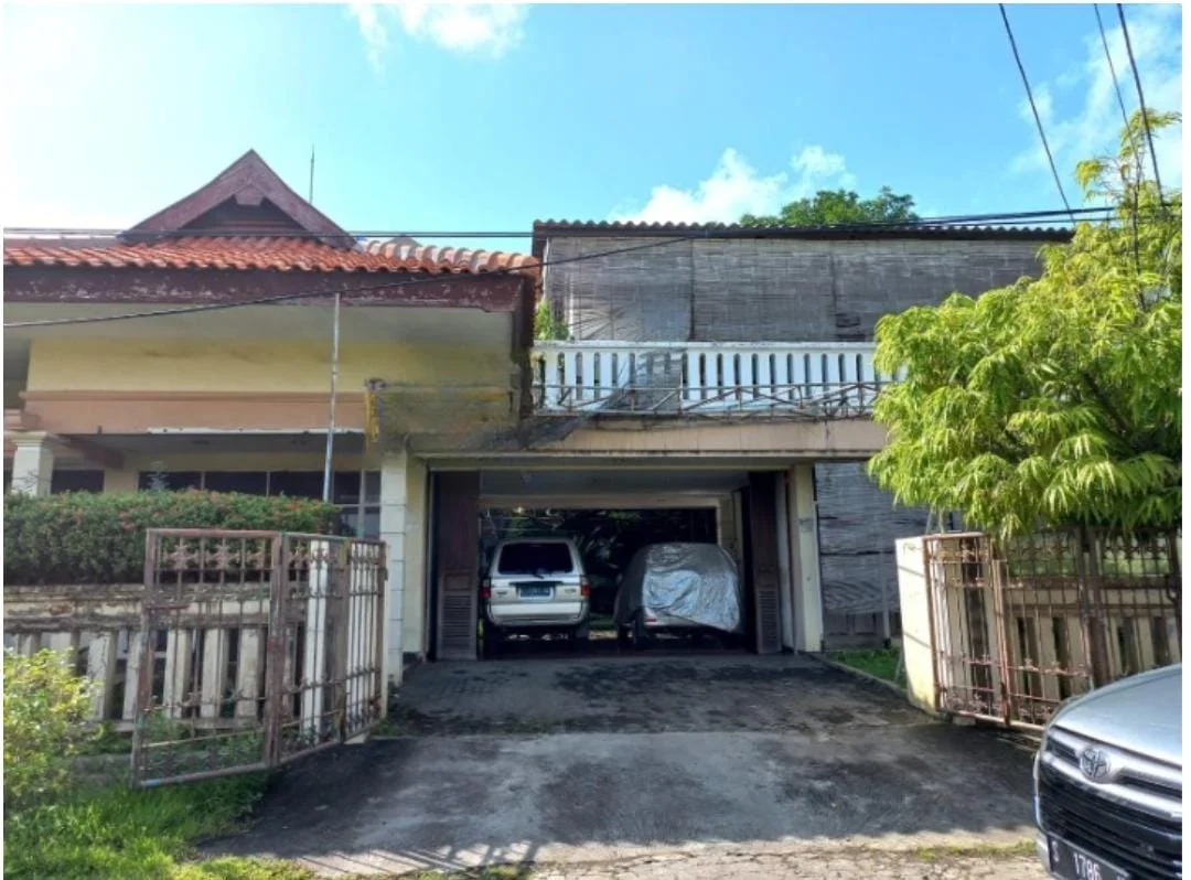 Jual Rumah 2 Lantai Dharmahusada Indah Lokasi Premium di Surabaya Timur