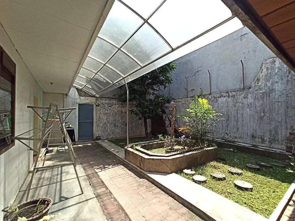 Dijual Rumah Lokasi Strategis dan Siap Huni Raya Jemur Andayani Surabaya Selatan - Thumbnail 4