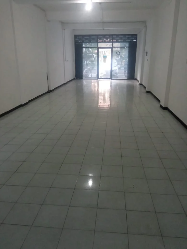 Dijual / Disewakan Ruko Dua Lantai Strategis Dua Lantai di Manyar Surabaya Timur. - Image 1