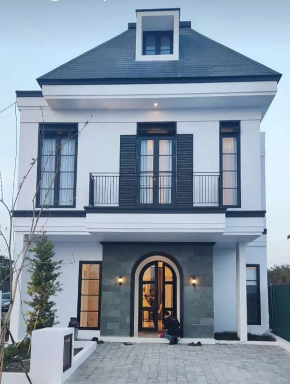 Dijual Rumah Baru Mewah di Le Isole Dian Istana Surabaya Barat