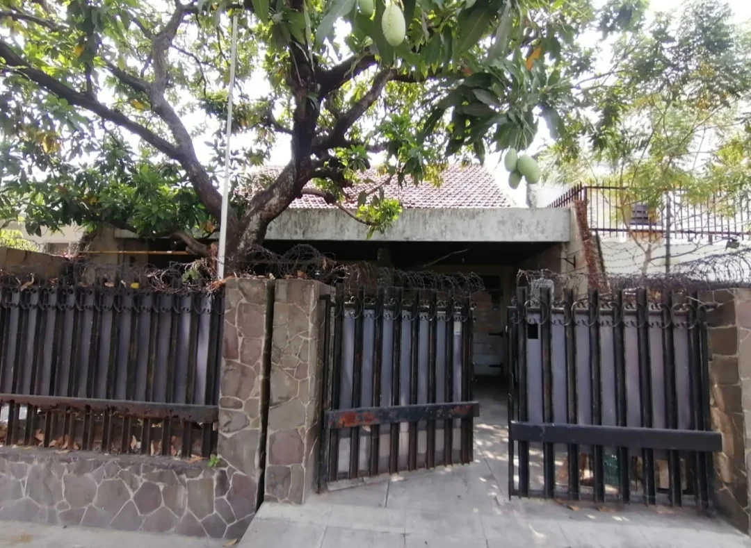 Dijual Rumah Asri Strategis di Pucang Jajar Surabaya Timur