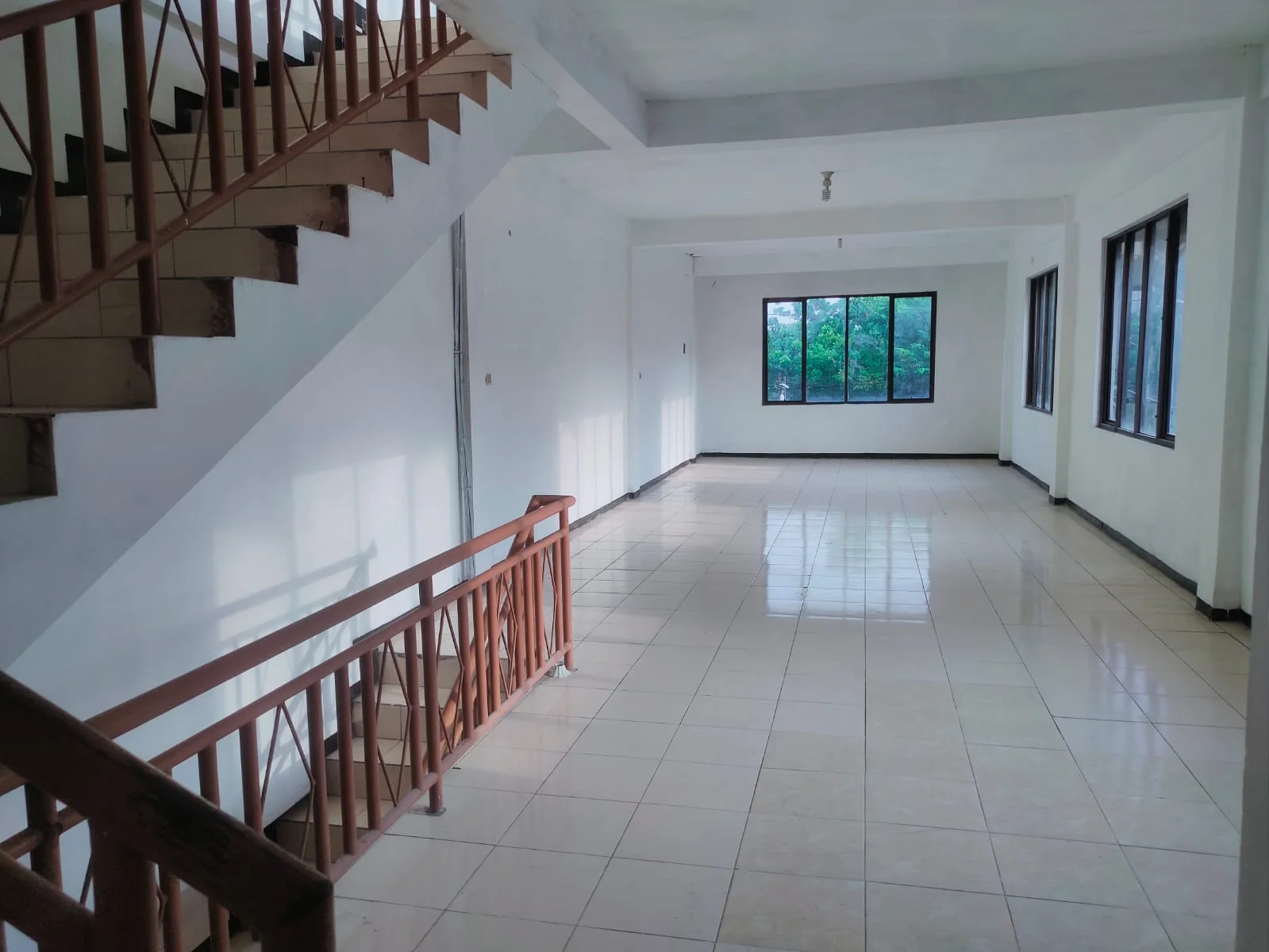 Disewakan Ruko Strategis Fira 51 di Raya Kenjeran Surabaya Utara – 3,5 Lantai Dekat Pusat Bisnis - Thumbnail 3