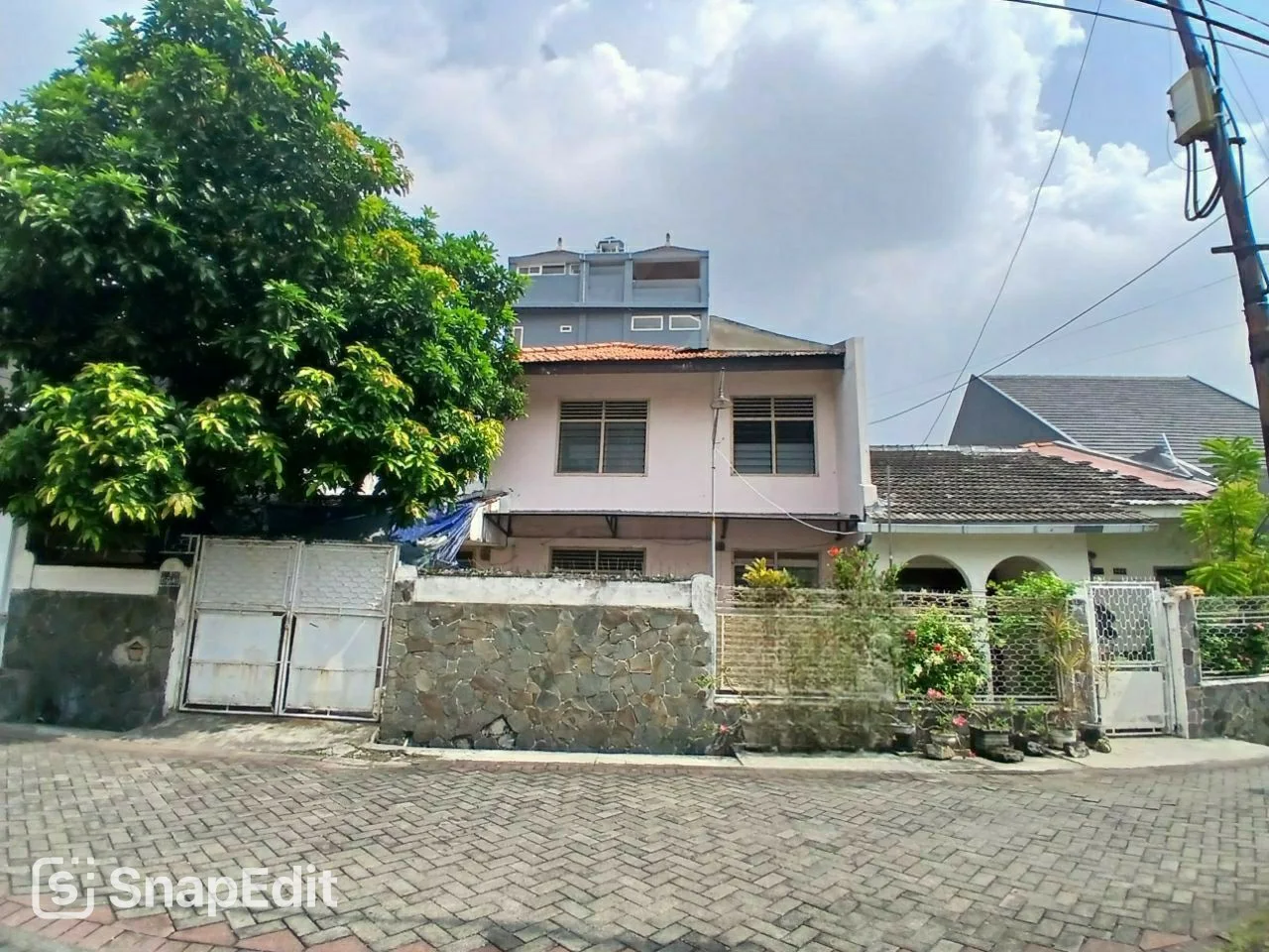 Dijual Rumah 2 Kavling Siap Huni di Ngagel Surabaya Timur