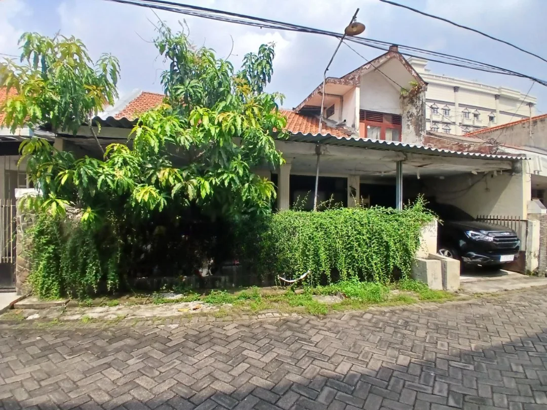 Dijual Rumah di Jl Ngagel Tama Selatan Surabaya Timur – 2 Carport Bangunan Luas Harga Nego