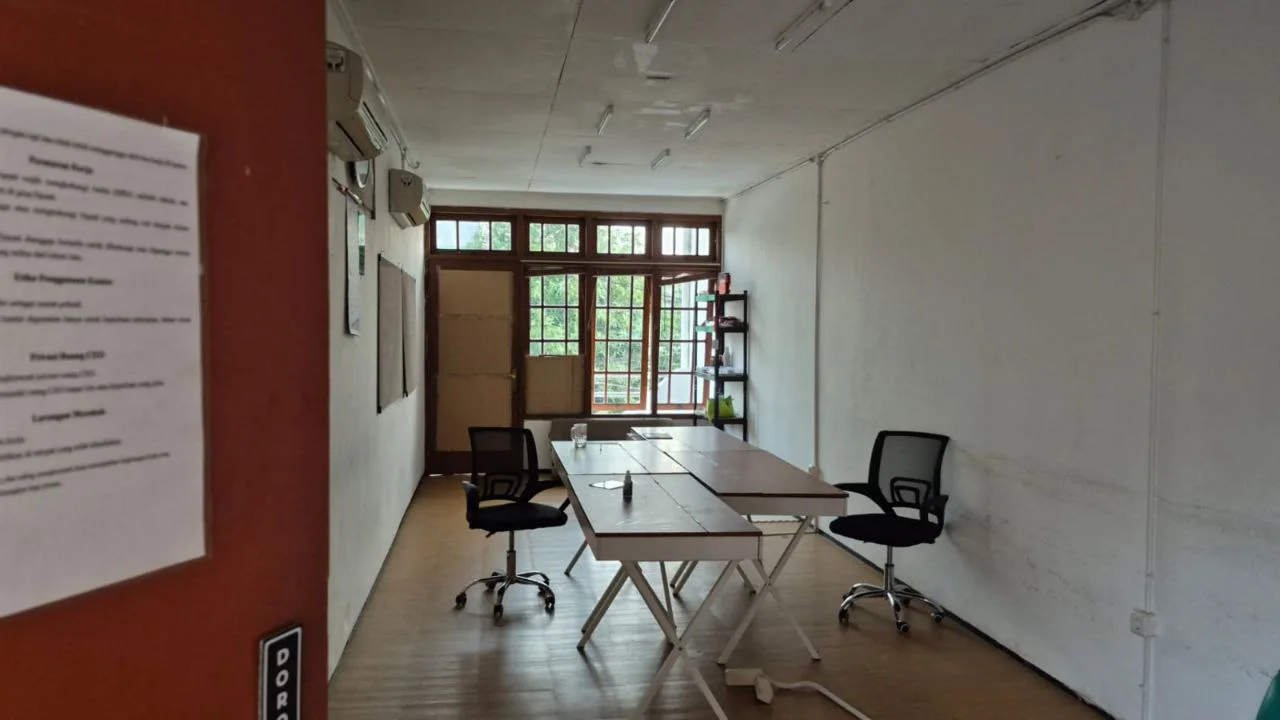 Disewakan Rumah Ex Kantor Siap Pakai di Ngagel Tama Tengah Surabaya Timur - Image 1