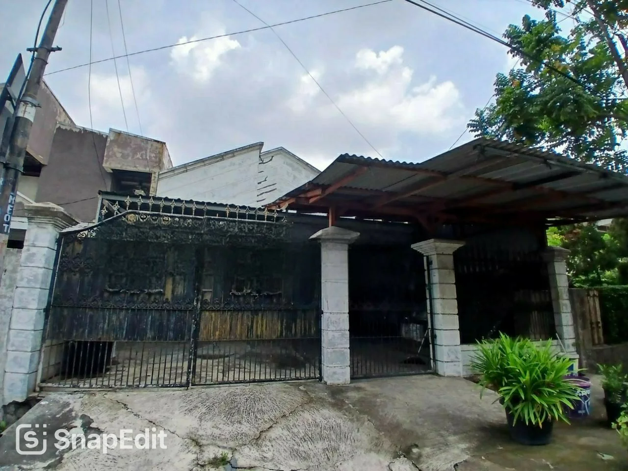 Dijual Rumah Strategis di Jalan Raya Ngagel Madya Surabaya Timur