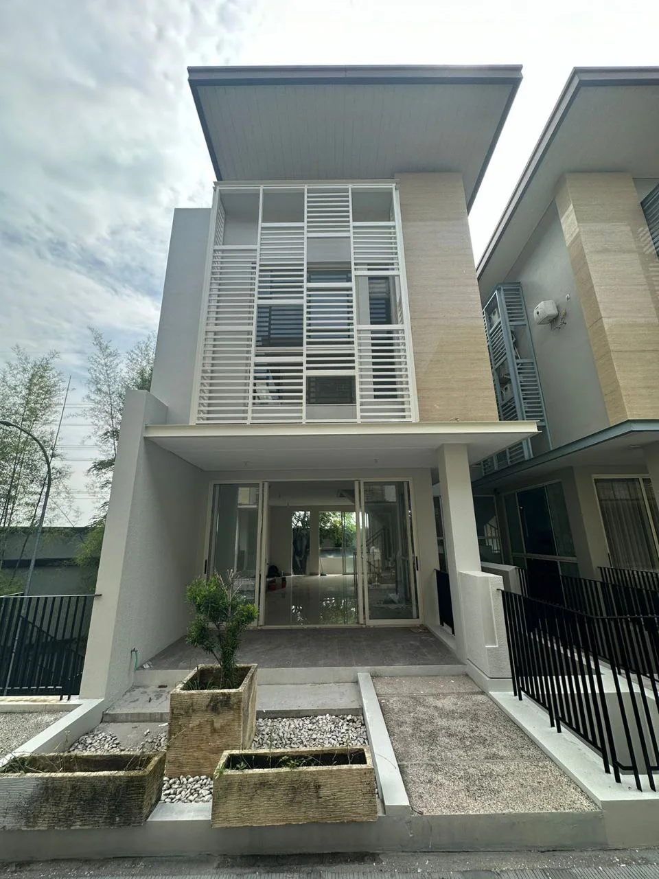 Dijual Rumah di Wisata Bukit Mas Cluster Notredame, Surabaya Barat