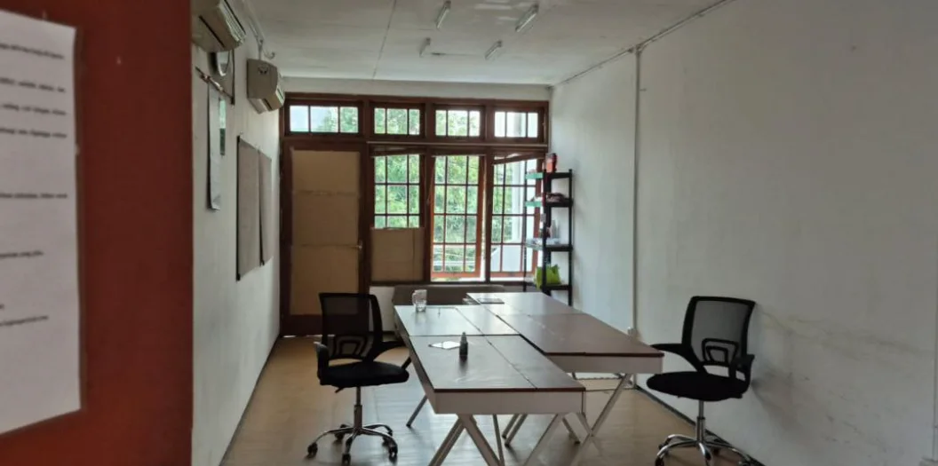 Secondary Rumah Usaha Disewakan Rumah Ex Kantor Siap Pakai di Ngagel Tama Tengah Surabaya Timur
