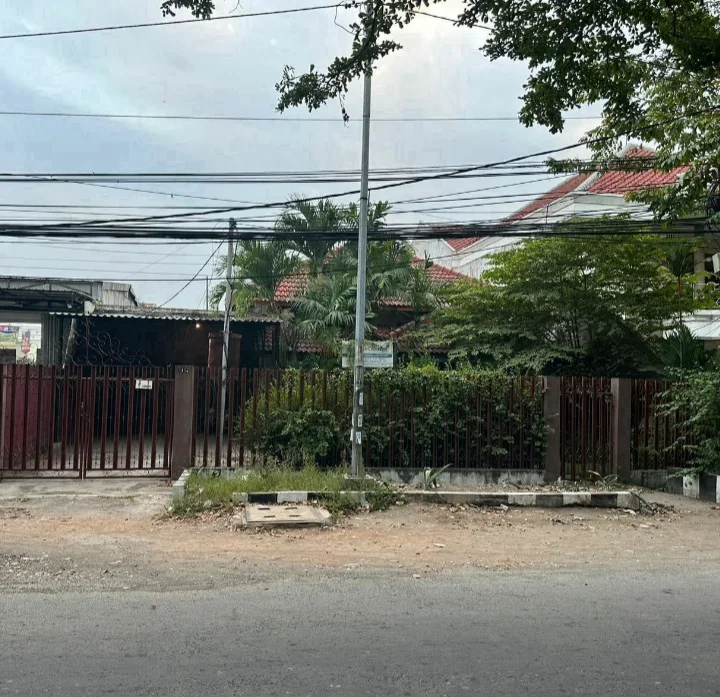 Dijual Super Murah Rumah Area Komersial di Raya Tenggilis Mejoyo Surabaya Selatan