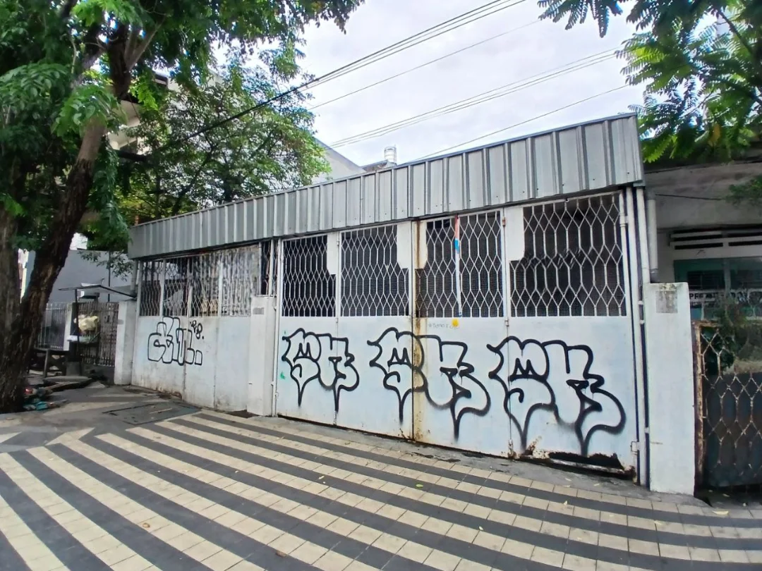 Dijual / Disewakan Rumah Klasik di Jl. Tambaksari Surabaya Utara – Cocok untuk Cafe Bernuansa Rumah Kuno - Image 1