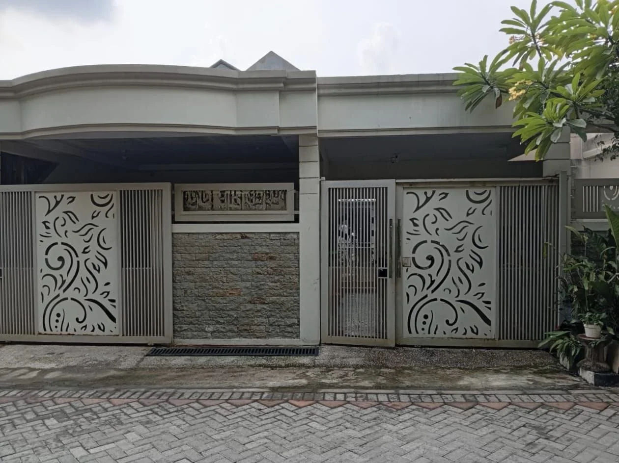 Dijual Rumah Lokasi Strategis di Raya Tubanan Baru Surabaya Barat