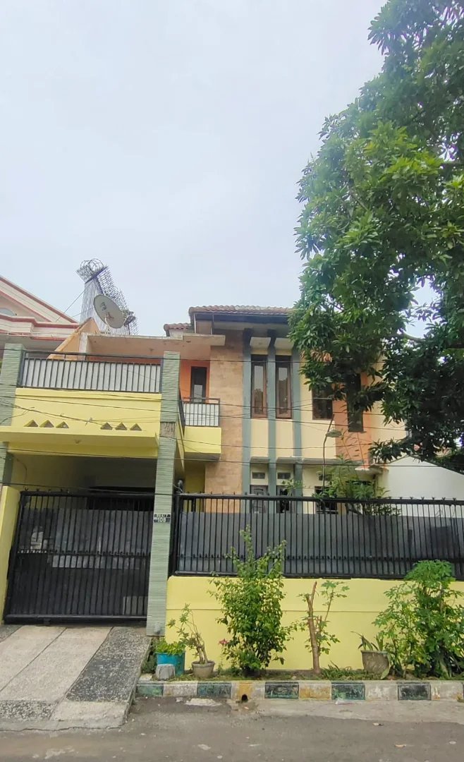 Dijual Rumah Siap Huni Full Furnish di Raya Tengger Kandangan Surabaya Barat – Hadap Timur Garasi 3 Mobil