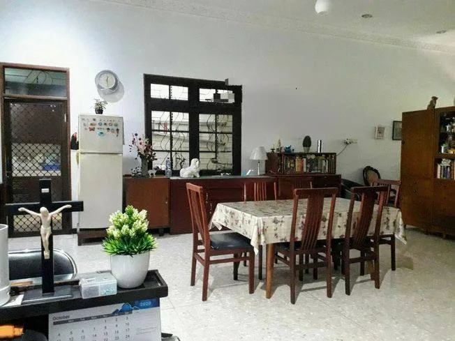 Dijual Rumah Lokasi Strategis di Manyar Kartika Surabaya Timur - Thumbnail 3