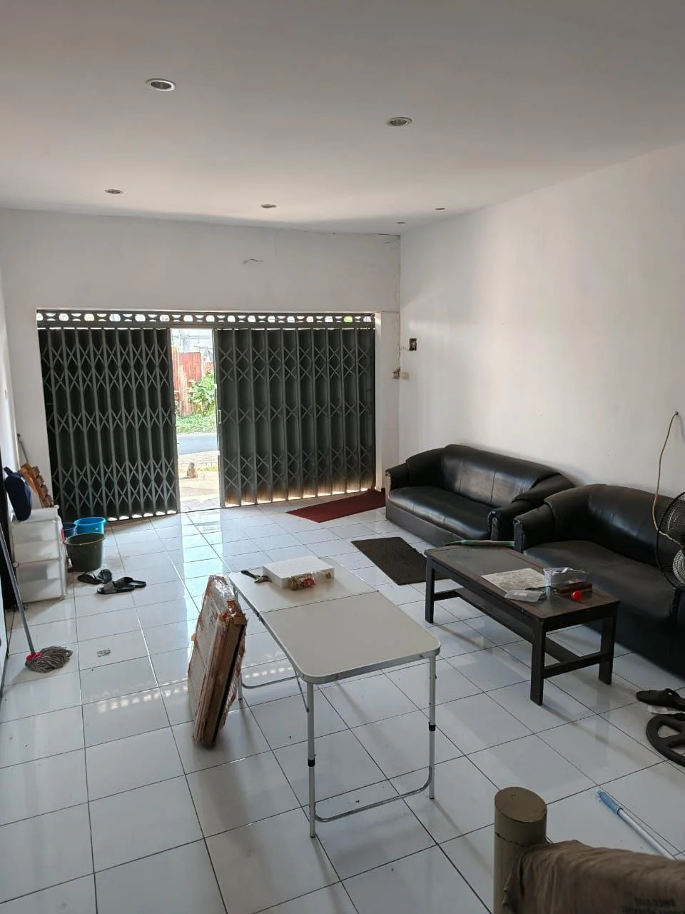 Disewakan Ruko Murah Lokasi Strategis di Kutisari Selatan Surabaya Selatan - Image 1