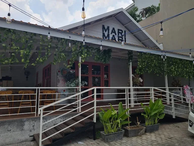 Disewakan Eks Cafe Komersial Premium di Raya Telaga Utama Citraland Surabaya Barat