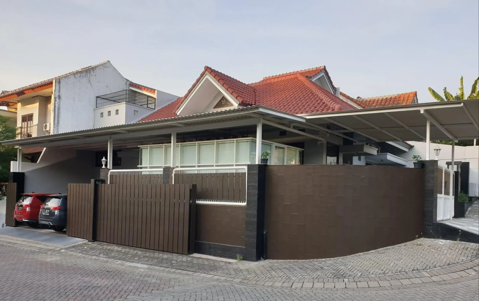 Dijual Murah Rumah Hook – Hitung Tanah di International Village, Citraland Surabaya Barat