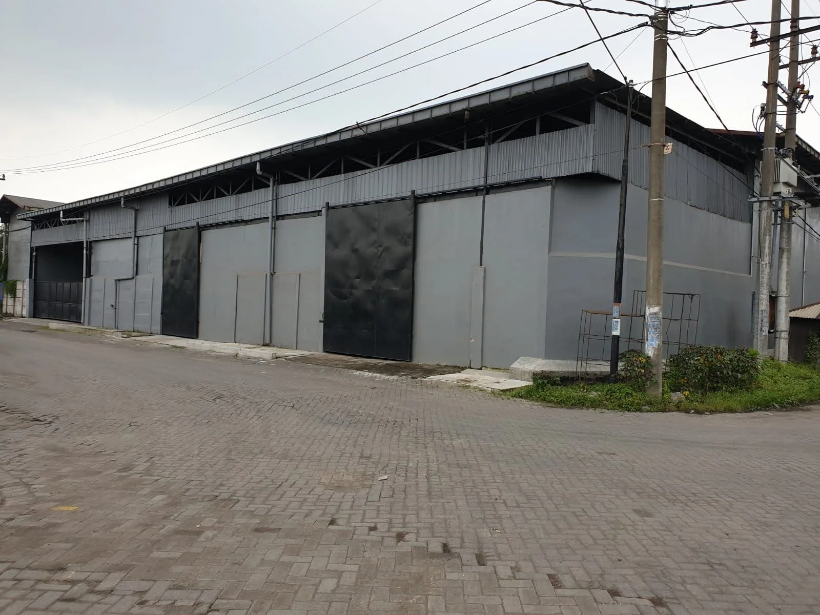 Dijual Gudang Siap Pakai Lokasi Strategis di Osowilangun Permai Surabaya Barat - Image 1