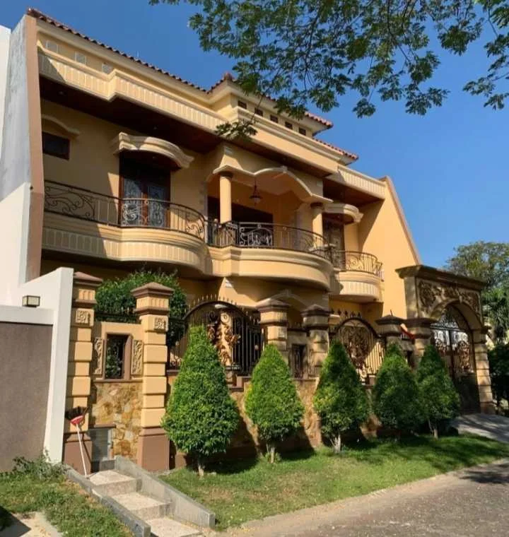 Dijual rumah classic siap huni lokasi Pakuwon City Surabaya Timur