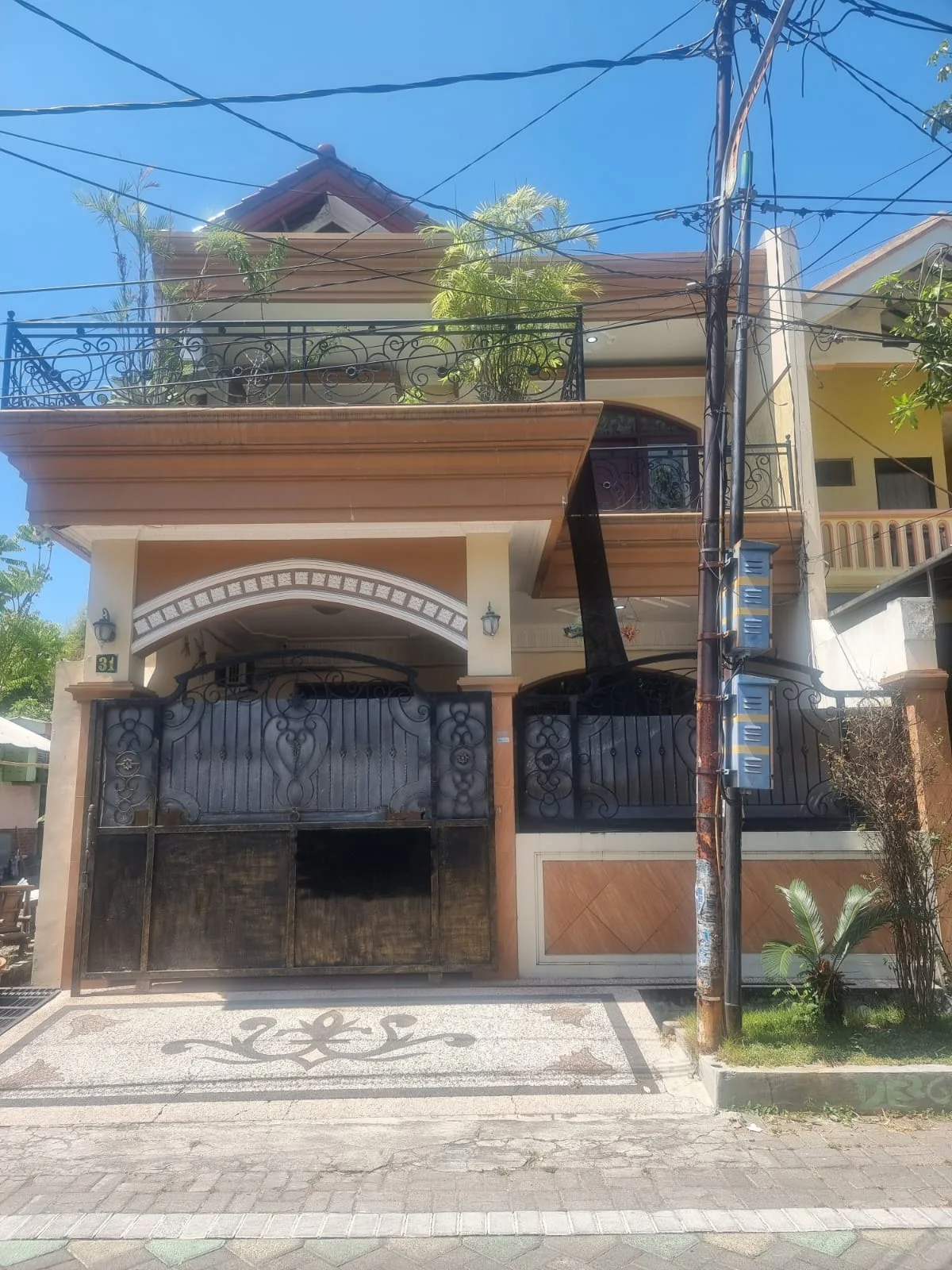 Dijual rumah strategis lokasi Dukuh Kupang Surabaya Barat