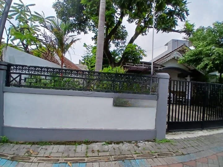 Dijual Rumah Lokasi Strategis di Petemon Sidomulyo, Surabaya Barat