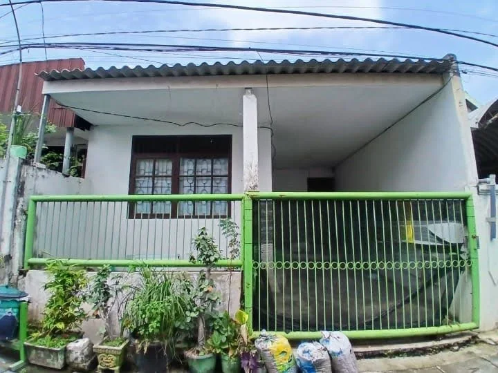 Dijual Murah Rumah di Wisma Tengger Surabaya Barat