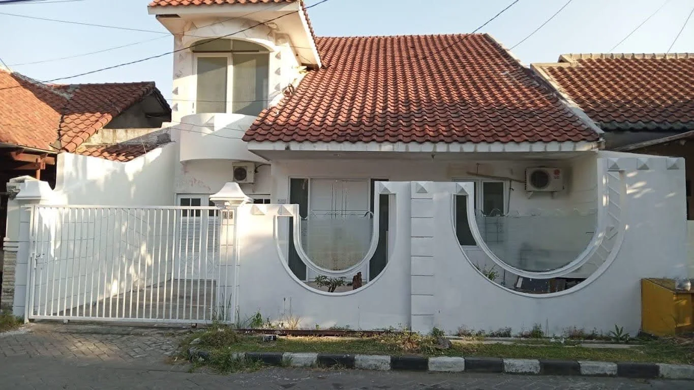 Dijual / Disewakan Rumah Siap Huni di Babatan Pratama Surabaya Barat