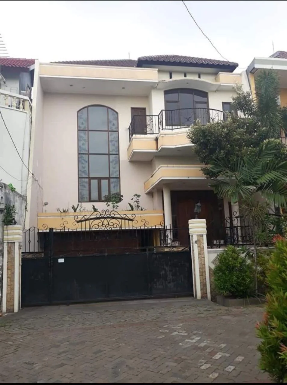 Dijual Rumah Bagus 2,5 Lantai di Sakura Regency Surabaya Selatan